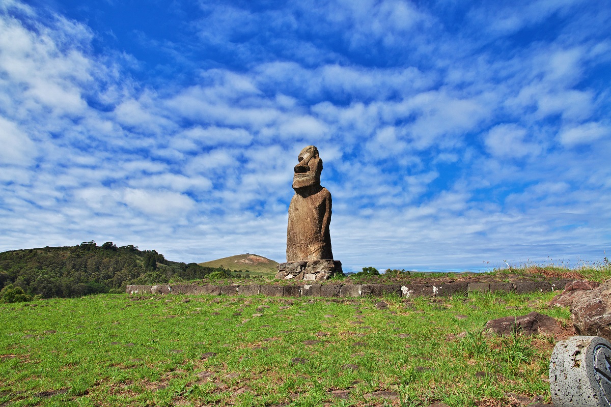 Einsamer Moai im Ahu Huri A Urenga auf der Osterinsel