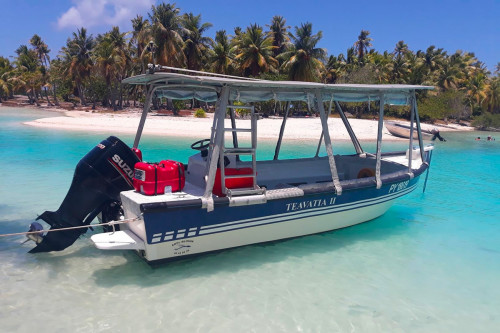 Boat for the tours in Rangiroa
