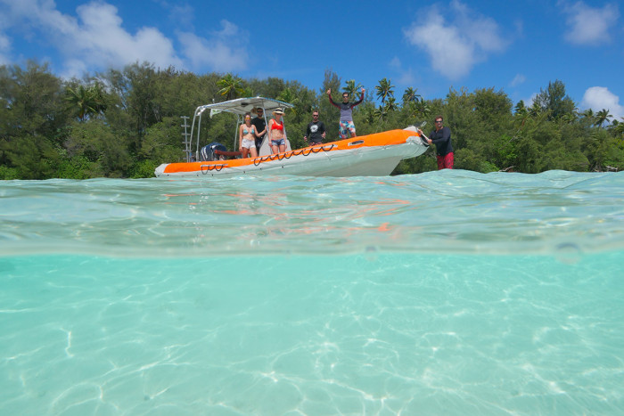 Snorkeling tour boat in Moorea
