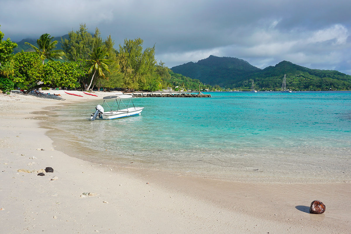 Beaches in Huahine: Best Places to Swim