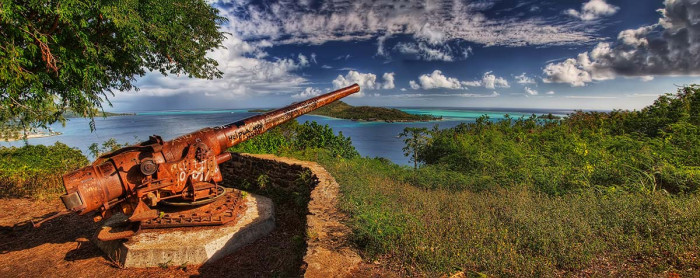 Canons américains datant de la Seconde Guerre mondiale à Bora Bora, Polynésie française