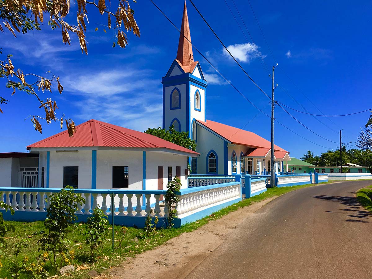 Église typique de la Polynésie française, sur l'île de Tahaa