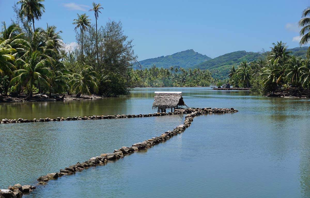 Alte traditionelle Fischfallen in Huahine, Französisch-Polynesien