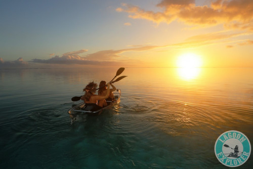 Kayak en tandem vers le soleil couchant de Moorea