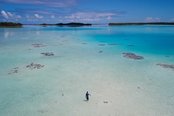 The blue lagoon of Rangiroa and its clear waters