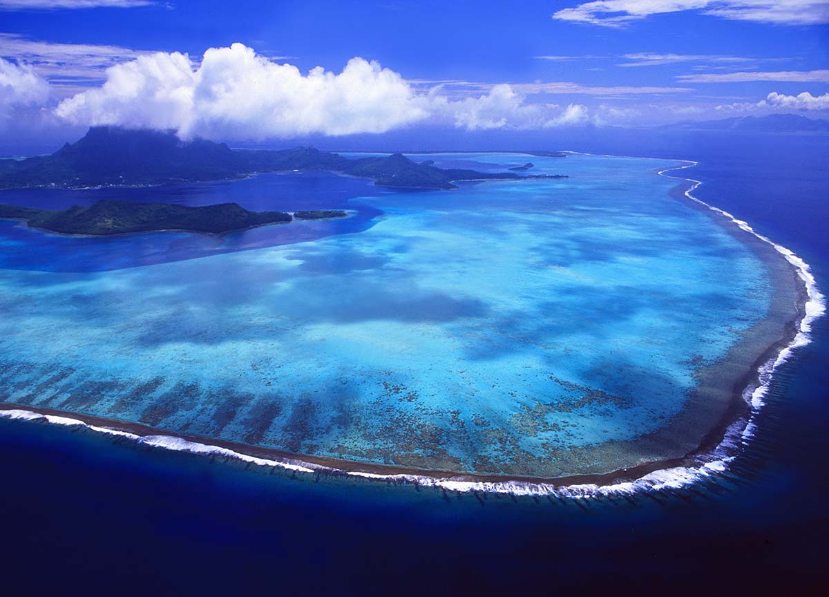 Luftaufnahme der Lagune von Bora Bora