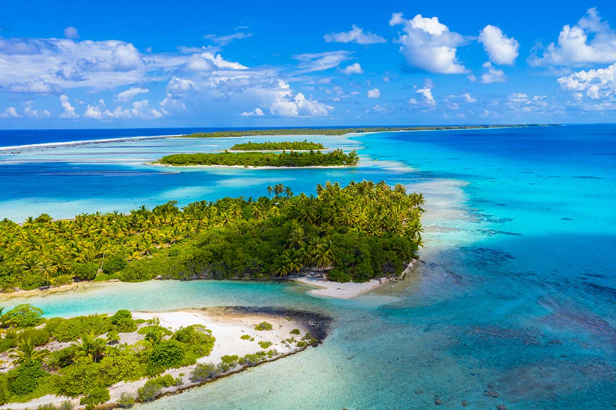 Luftaufnahme der Inseln des Rangiroa-Atolls