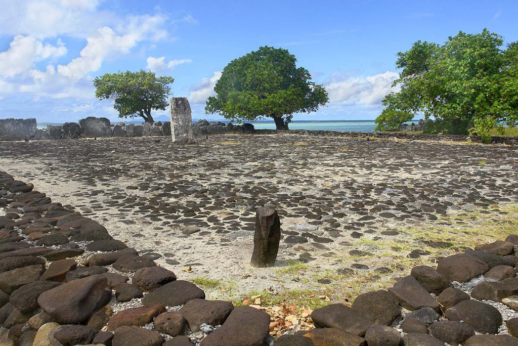 Sehenswürdigkeiten in Französisch-Polynesien: Marae Taputapuatea auf Raiatea besuchen