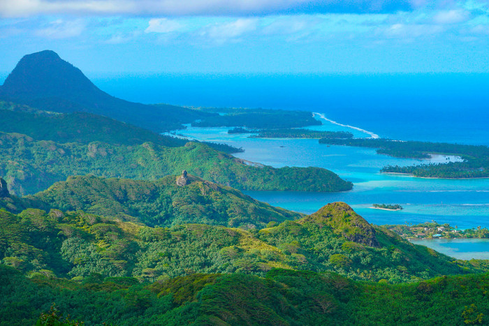 Half-Day Tour in 4x4 on Huahine