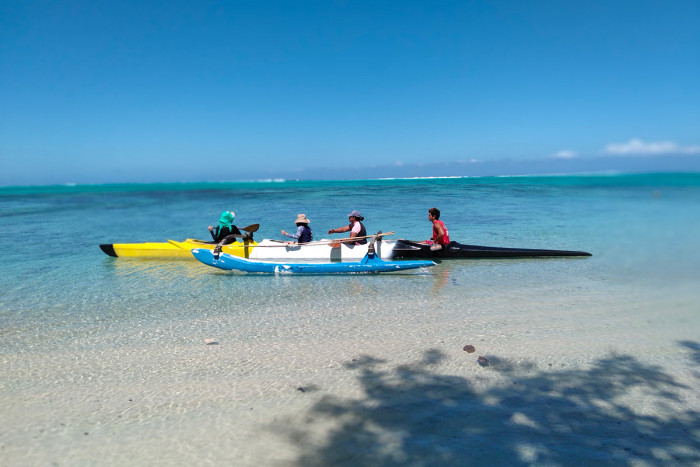 Traditional pirogue tour in Moorea