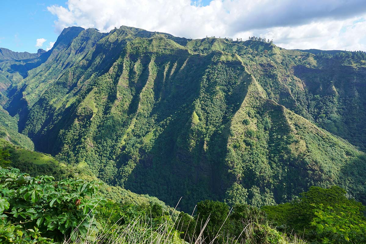 Mont Aorai dans la vallée Tuauru à Mahina, Tahiti