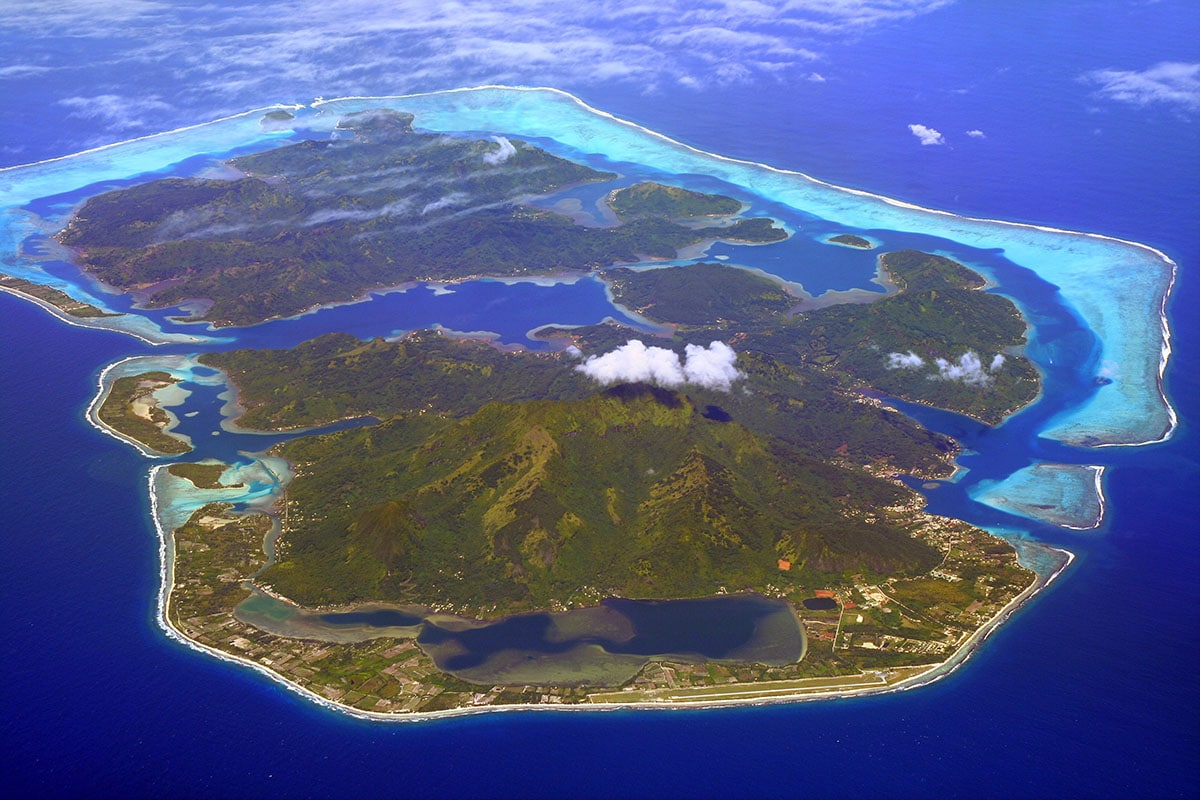 Vue aérienne de l'île de Huahine